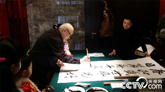 ŷ����ʯ�����Ӻ���ī