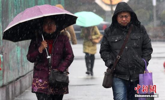 雨雪侵袭归途受阻 国人“返巢”路上迎大考