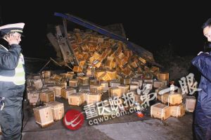 2700瓶茅台散落高速 搬运工闻酒气醉得睡20小时