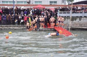 温州50多位鞋厂老板集体跳河力证水质改善