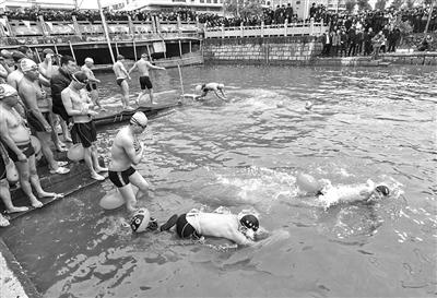 温州50多位鞋厂老板集体跳河力证水质改善