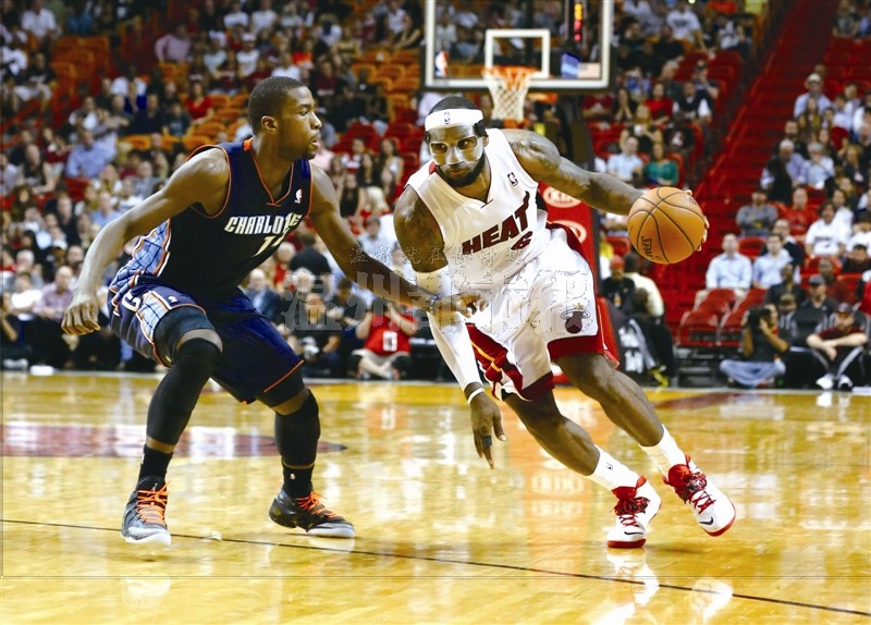 詹姆斯狂拿61分 刷新职业生涯纪录--平阳网