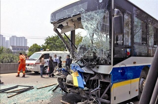 ���ݹ�����ײ�ϴ���� 22������