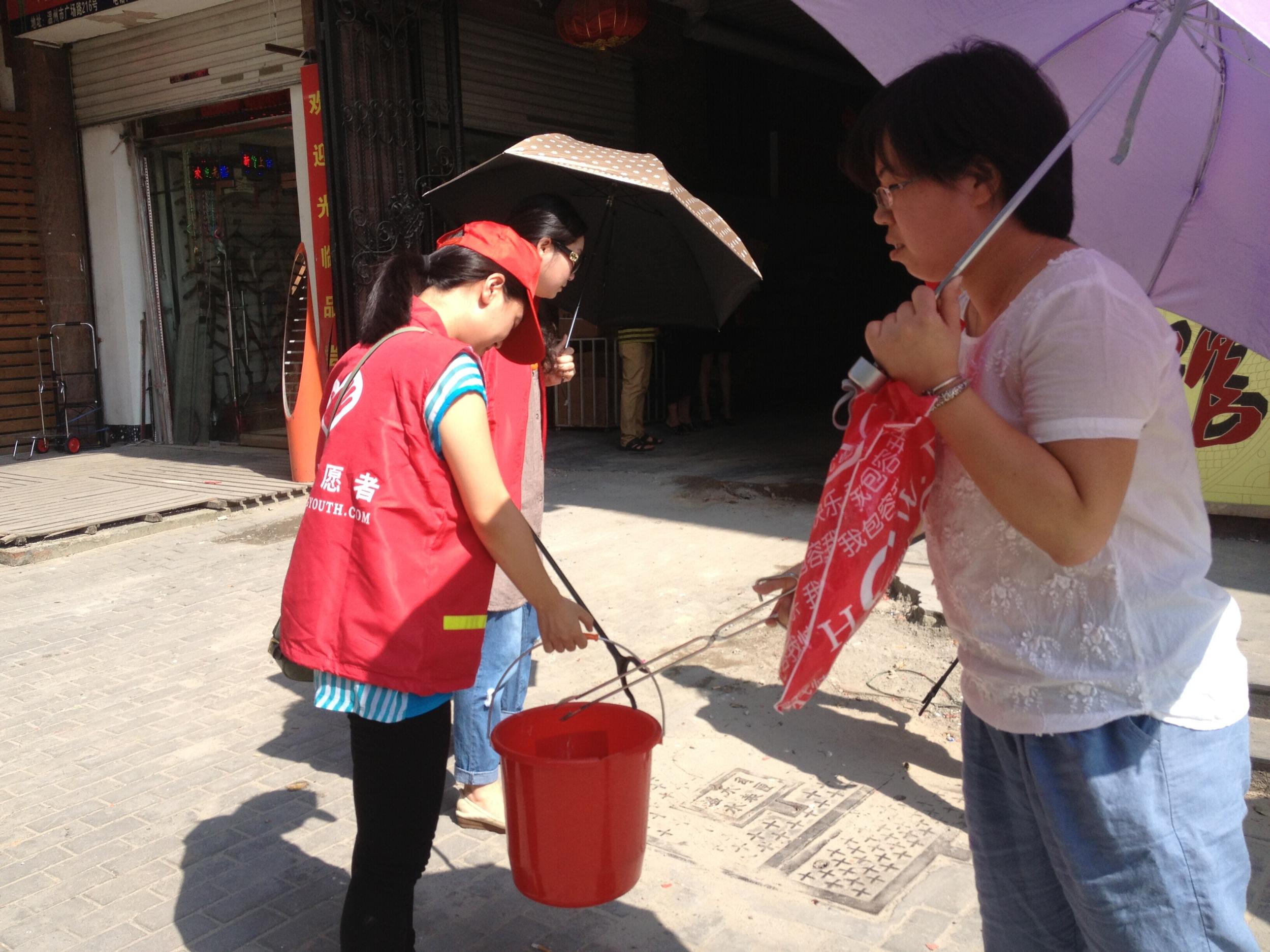 城西街社区巾帼志愿者参与创卫活动(图)