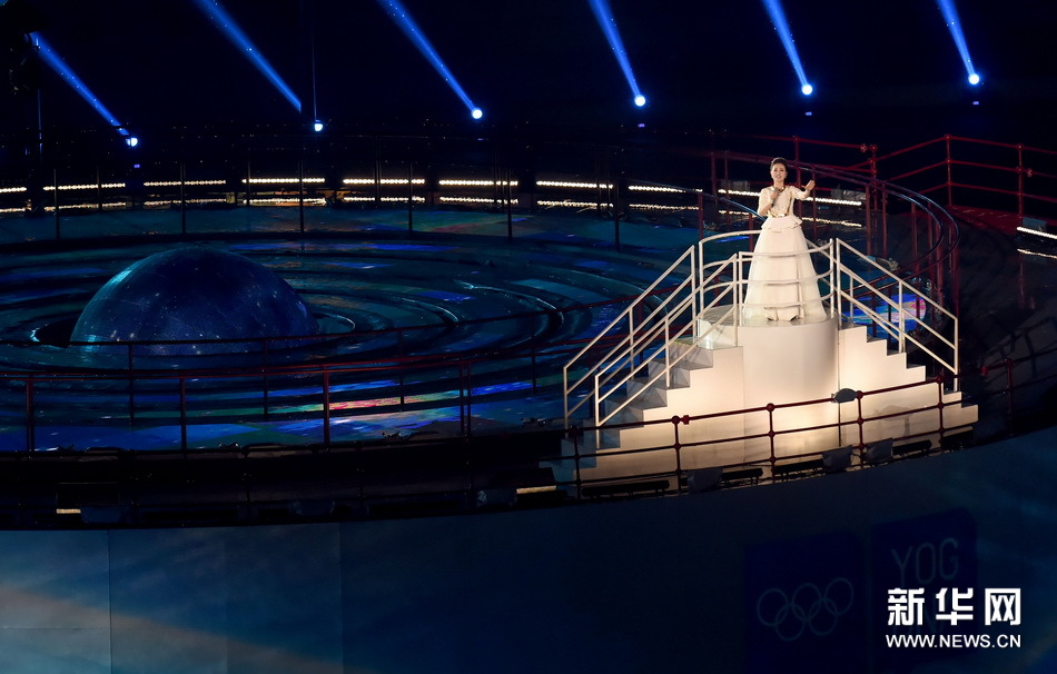 南京青奥会开幕式 雷佳开场金秀贤张靓颖等压