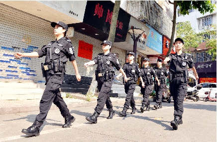 飒爽女特警 巡逻保平安