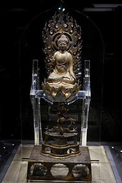 唐五代时期的鎏金铜释迦牟尼佛说法像.吴煌摄