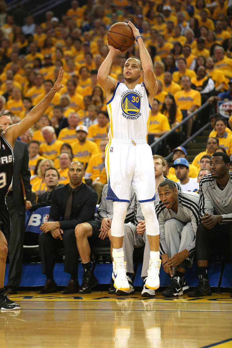 nba现役划时代球员 詹皇刚猛无畏库里变态准