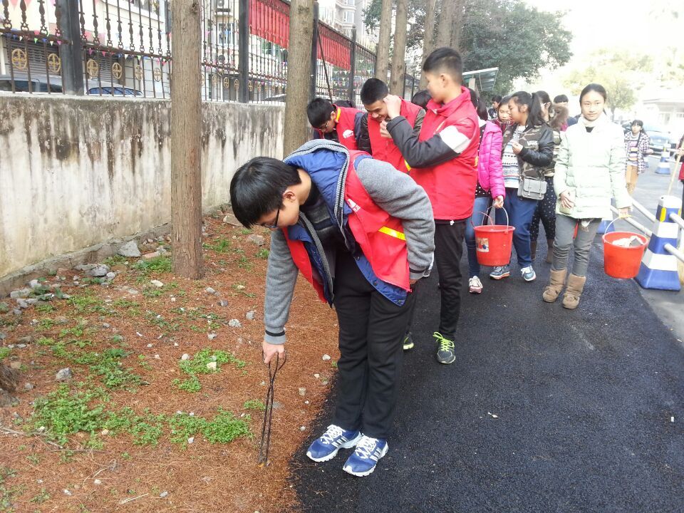 横河社区:开展卫生清扫社会实践活动(图)