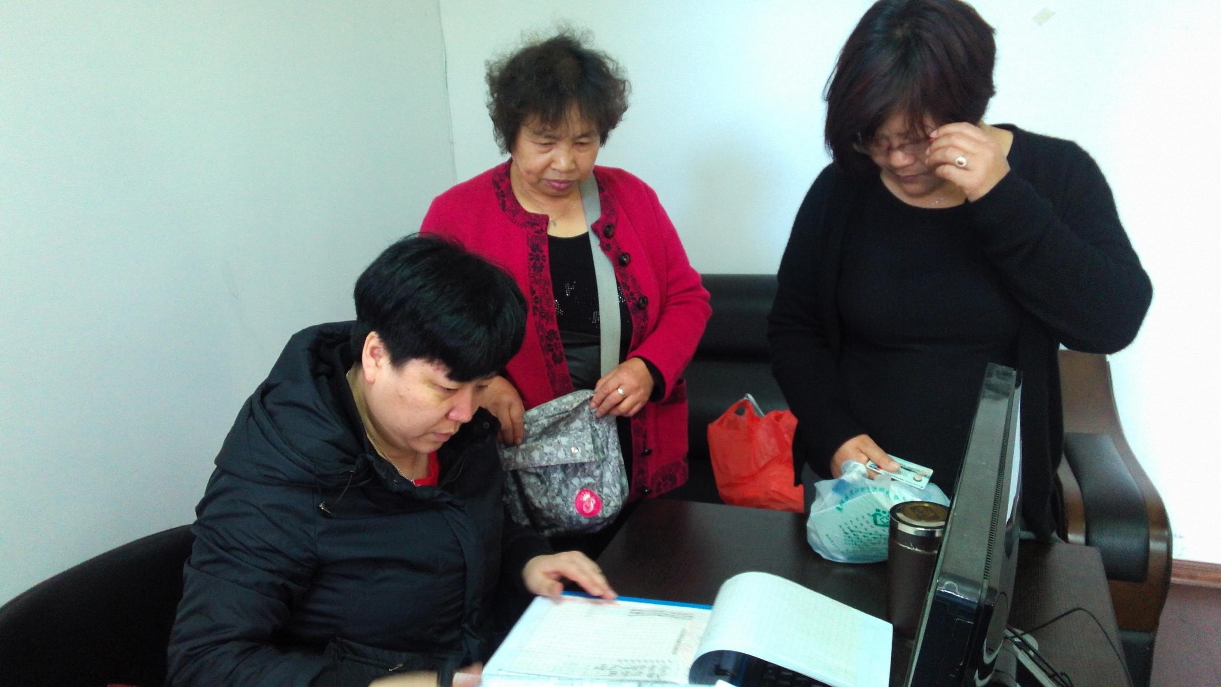 浦东社区开始养老保障待遇人员资格认证工(图