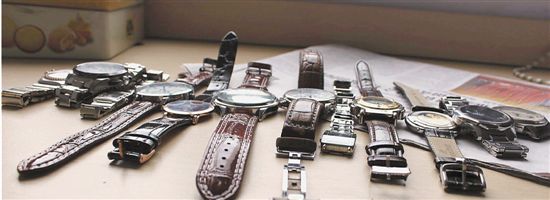 39�����ĳ�ǹ����ˣ����ڣ�����Ϊ��ʳ��Ʒ�����幫��ץ�񡣾���˰���Ҷ�ҽ��������Ѳ�Ҷĳ��ס��ʱ�������ĳ��ⷿ�﷢����һЩ���Ʊ�����Ʒ������ʮ�����ֱ��ر�����עĿ��