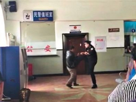 �찲ǹ��һ������˭�÷�˼��