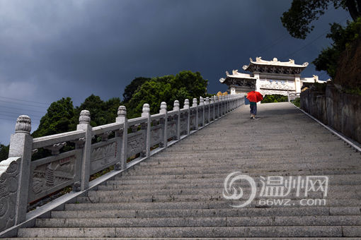 龙冈寺风光,王炜摄影(点击查看更多瑶溪高清图)