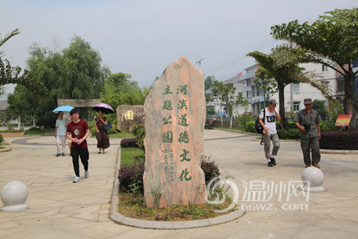 南洋社区新建成的河滨道德文化主题公园(点击查看更多瑶溪高清图)