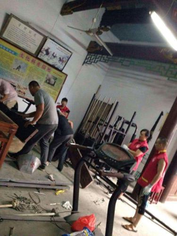 南雅社区开展清洁老年人居家<em>养老</em>照料<em>中心</em>活动