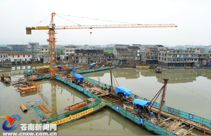 新舥艚水闸紧张施工中 已进入桩基阶段