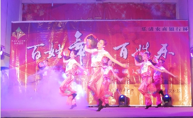 怎么样才能上台表演节目 11328812_902563.jpg