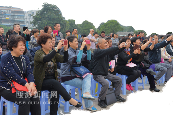 协会表演《杨氏太极》文艺演出现场-南山/文 王建成 郑晓武/摄日前