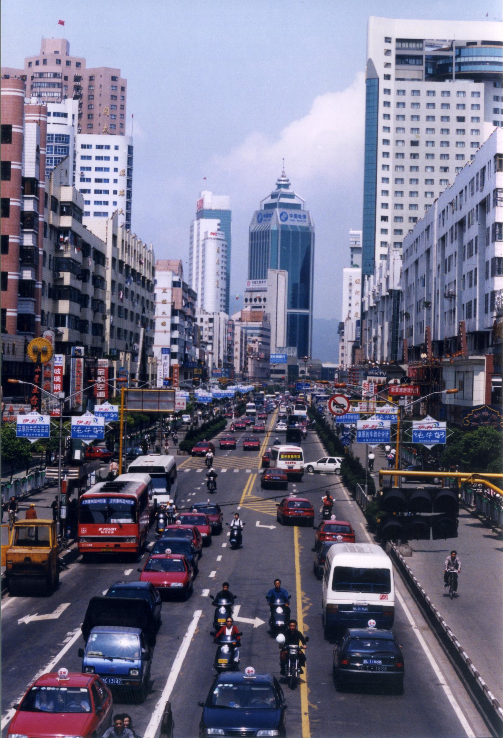 2007年,市区人民路街景.孙守庄摄