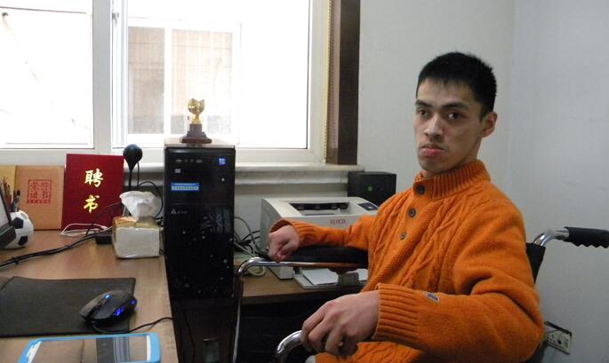 赚钱就是为了捐钱 重度脑瘫患者林圣爱助残记