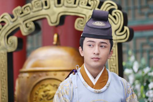 米热等一众实力演员主演的古装历史大剧《班淑传奇》正在中央电视台