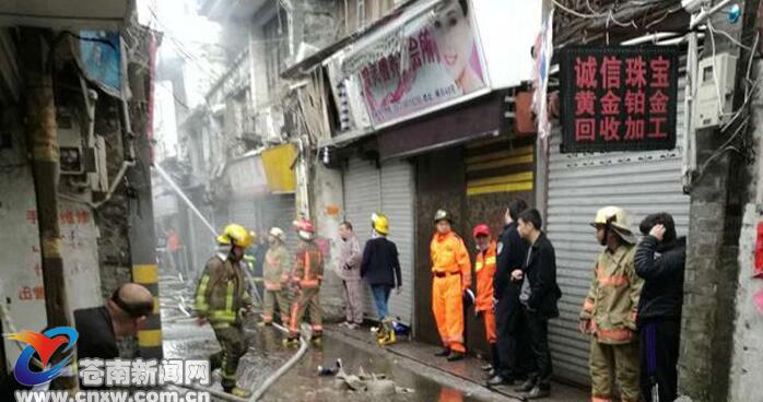 钱库四间老房失火被烧毁 幸无人员伤亡